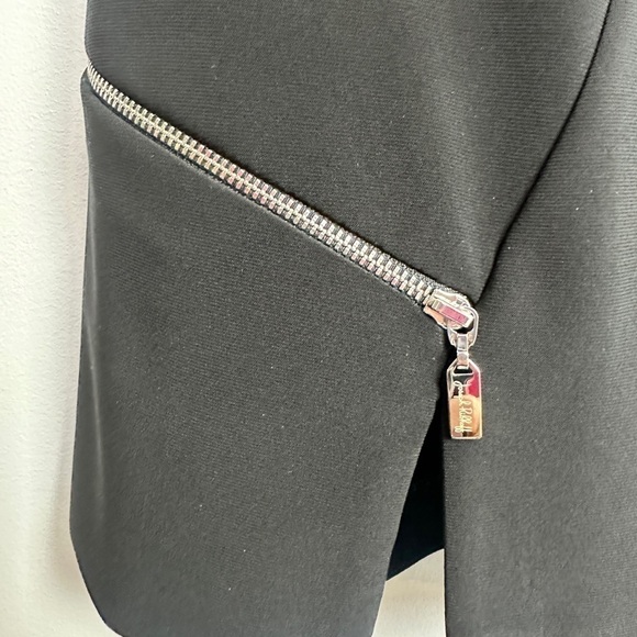 Nwot - Joseph Ribkoff - Size 8 - built in bra - Sleeveless Top - Picture 4 of 6